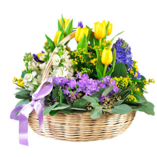Цветы в корзинке с гиацинтами